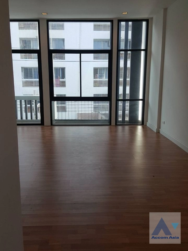 6  3 br Townhouse for rent and sale in Lat Phrao ,Bangkok  AA40994