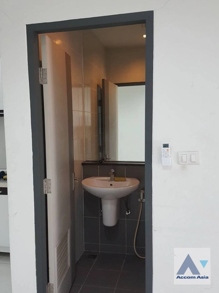 11  3 br Townhouse for rent and sale in Lat Phrao ,Bangkok  AA40994