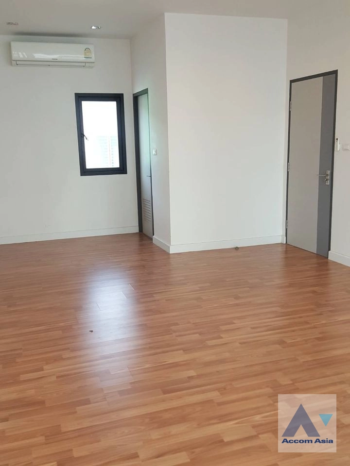 4  3 br Townhouse for rent and sale in Lat Phrao ,Bangkok  AA40994