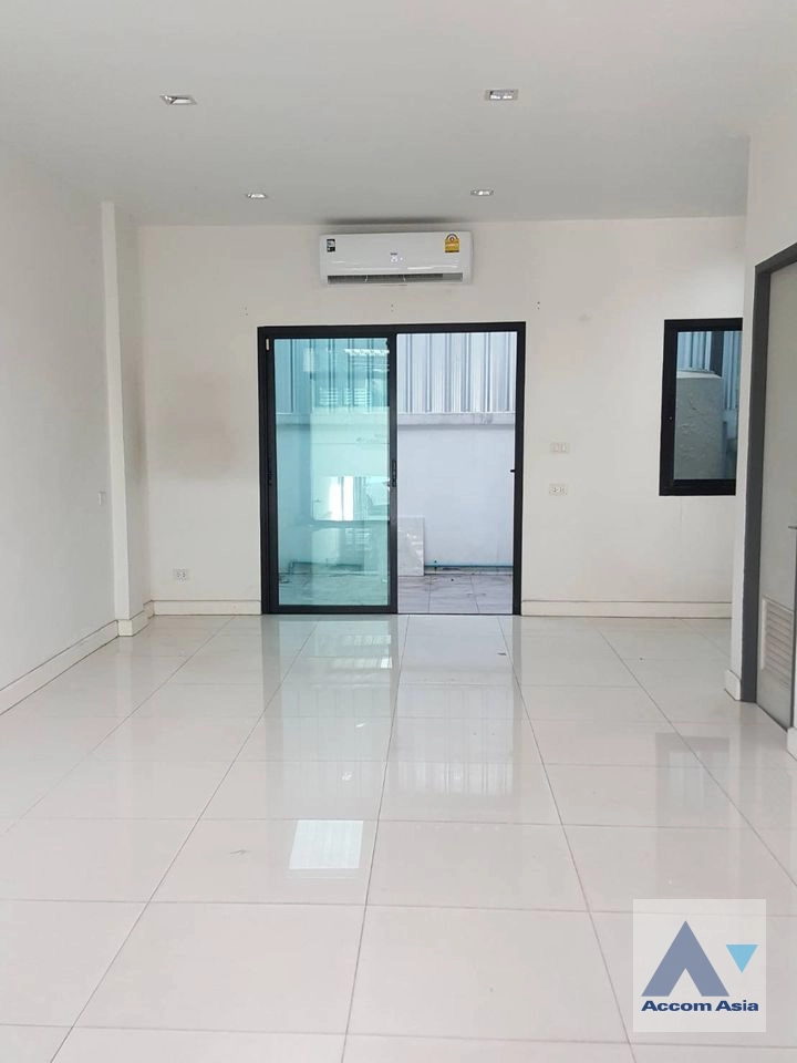  1  3 br Townhouse for rent and sale in Lat Phrao ,Bangkok  AA40994