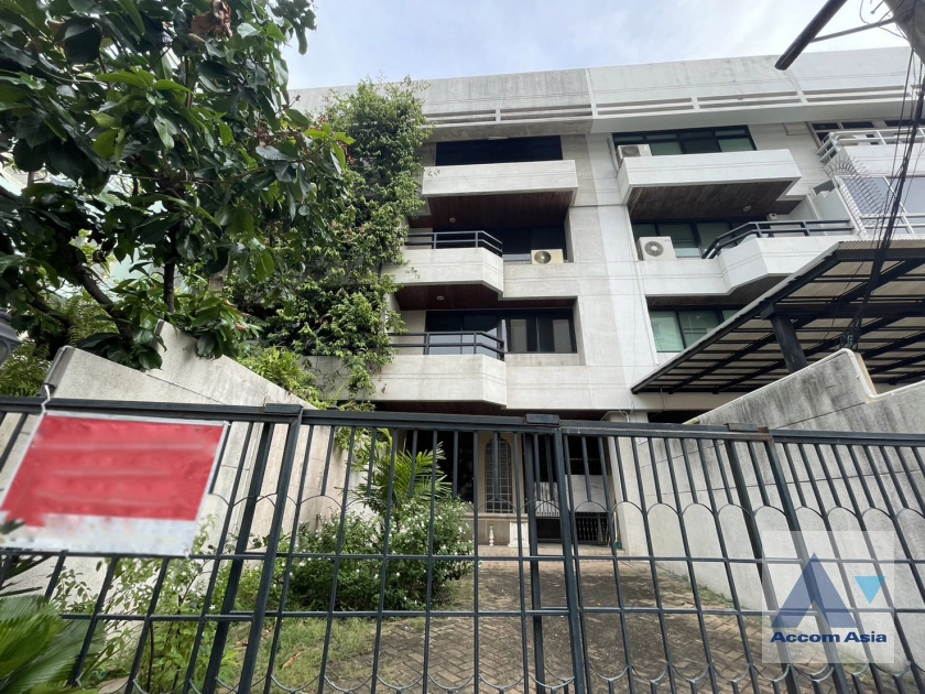  2  8 br House For Sale in Sukhumvit ,Bangkok BTS Thong Lo AA40996