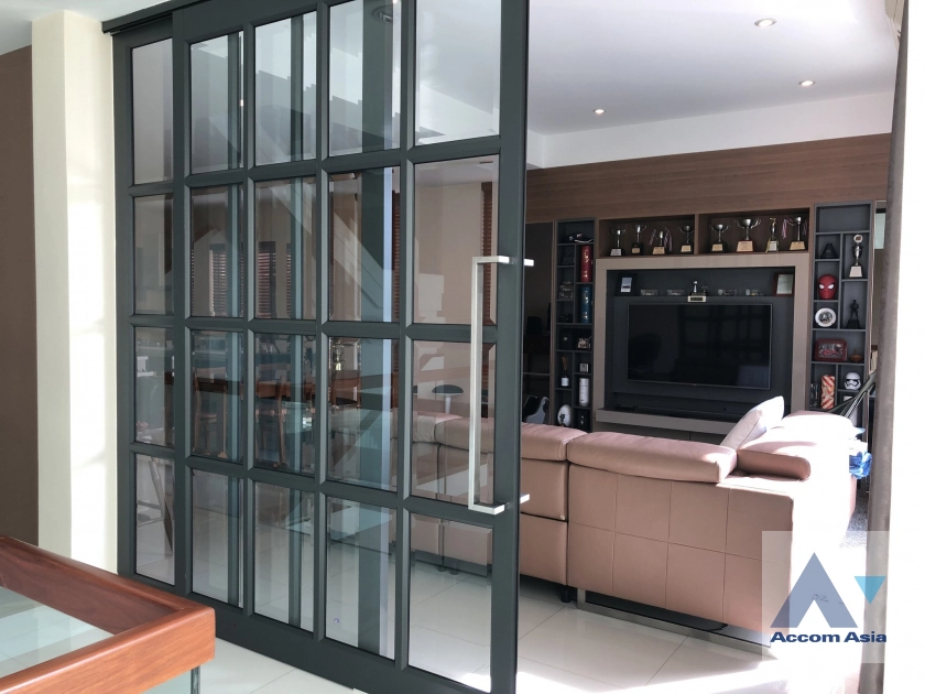 5  4 br House For Sale in Pattanakarn ,Bangkok  AA41012