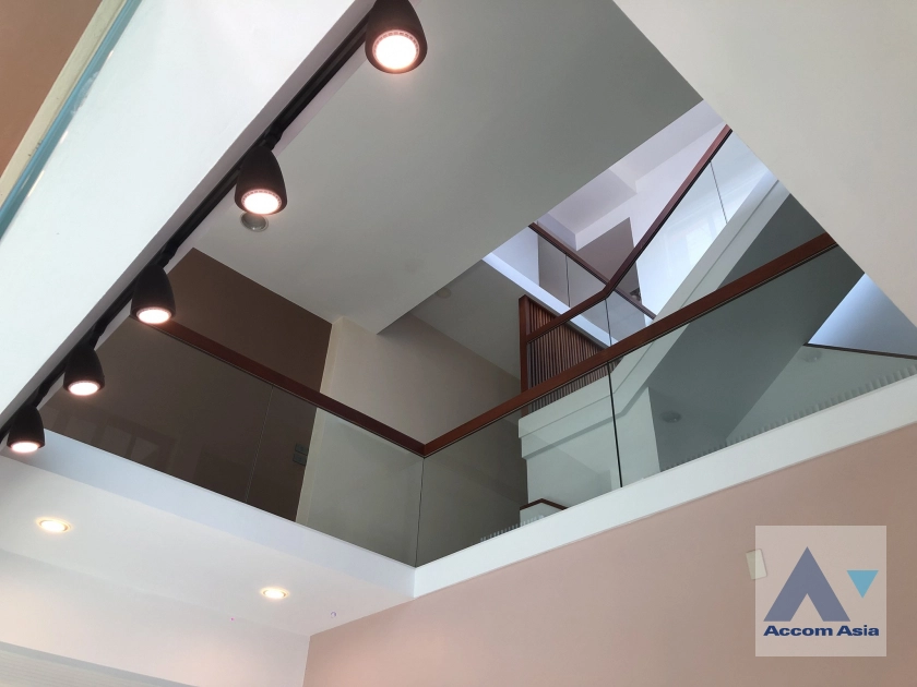 8  4 br House For Sale in Pattanakarn ,Bangkok  AA41012