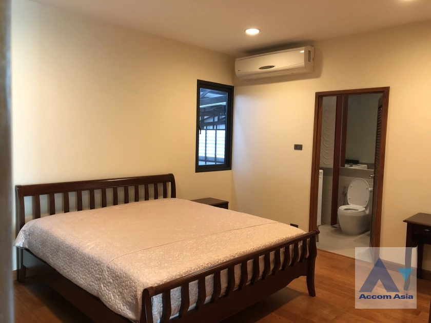 21  4 br House For Sale in Pattanakarn ,Bangkok  AA41012