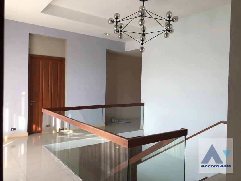 17  4 br House For Sale in Pattanakarn ,Bangkok  AA41012