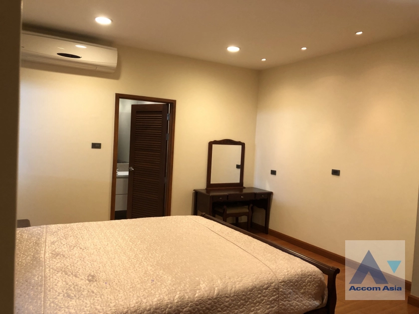 24  4 br House For Sale in Pattanakarn ,Bangkok  AA41012