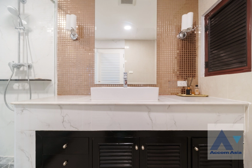 18  2 br Condominium for rent and sale in Sukhumvit ,Bangkok BTS Nana at Lake Green AA41022