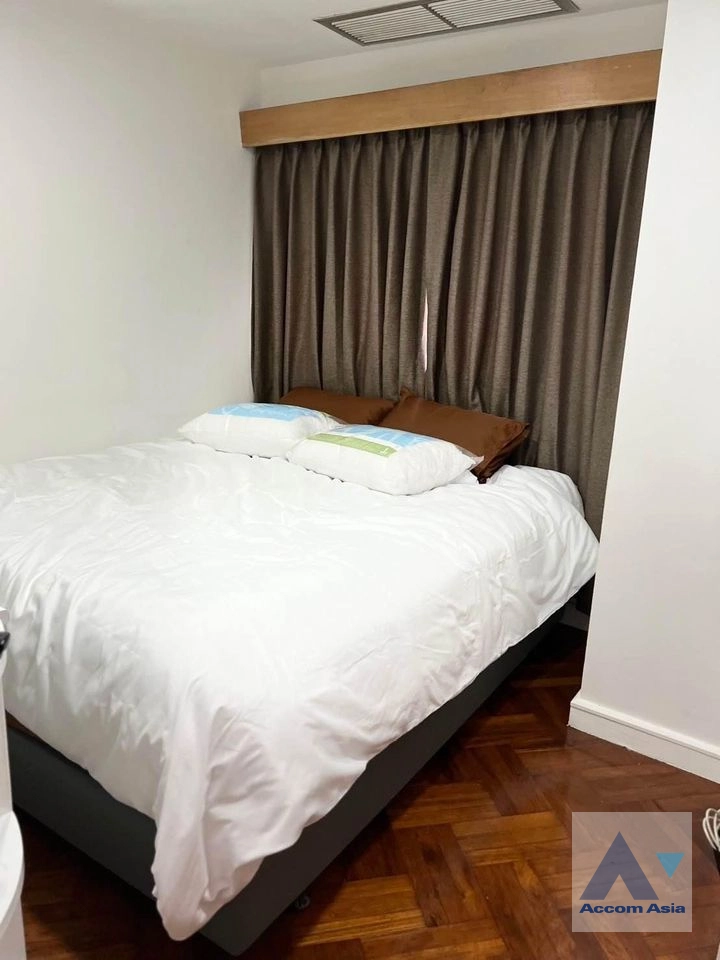 unit 2 Bedrooms  Condominium For Rent in Ploenchit, Bangkok  near BTS Ploenchit (AA41030)
