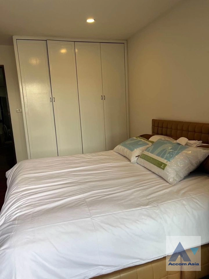 unit 2 Bedrooms  Condominium For Rent in Ploenchit, Bangkok  near BTS Ploenchit (AA41030)