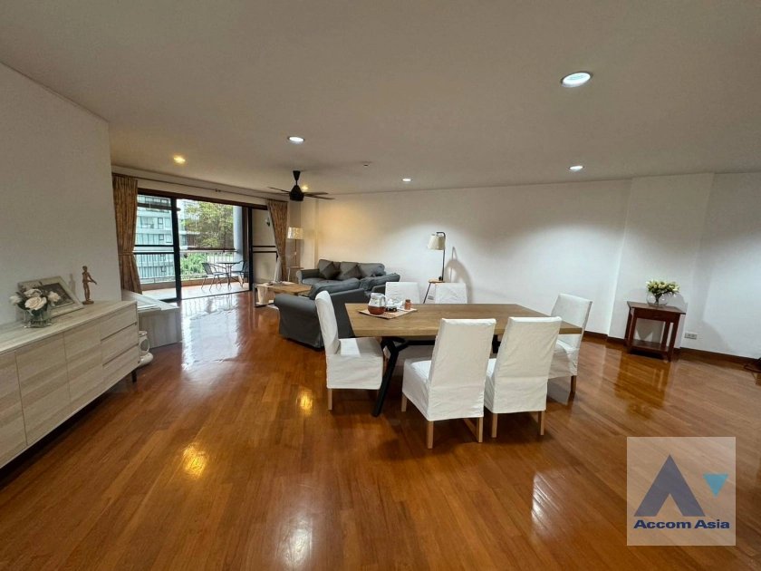 unit 3 Bedrooms  Apartment For Rent in Sathorn, Bangkok  near BTS Sala Daeng - MRT Lumphini (AA41039)