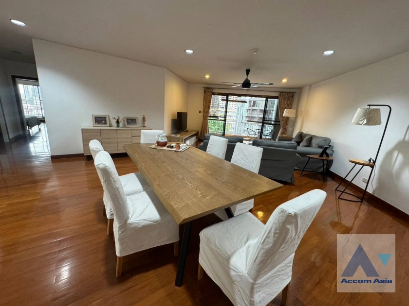 unit 3 Bedrooms  Apartment For Rent in Sathorn, Bangkok  near BTS Sala Daeng - MRT Lumphini (AA41039)