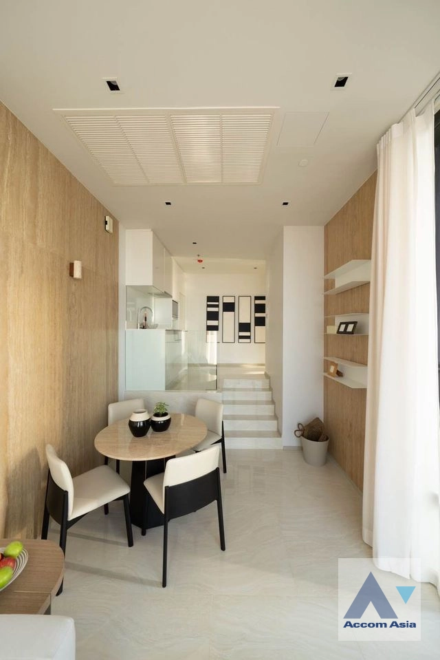 unit 2 Bedrooms  Condominium For Rent in Silom, Bangkok  near BTS Chong Nonsi (AA41042)