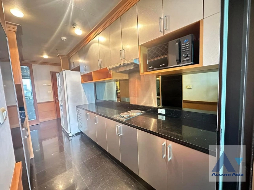 5  2 br Condominium For Sale in Ploenchit ,Bangkok BTS Chitlom at Baan Na Varang AA41052