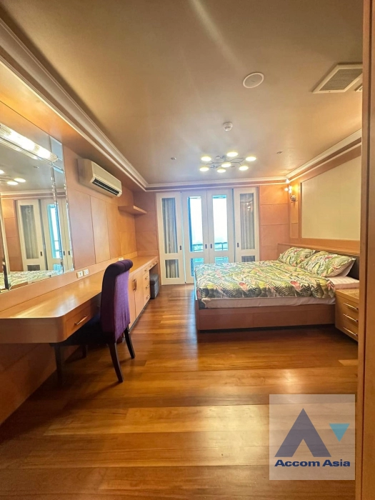 8  2 br Condominium For Sale in Ploenchit ,Bangkok BTS Chitlom at Baan Na Varang AA41052