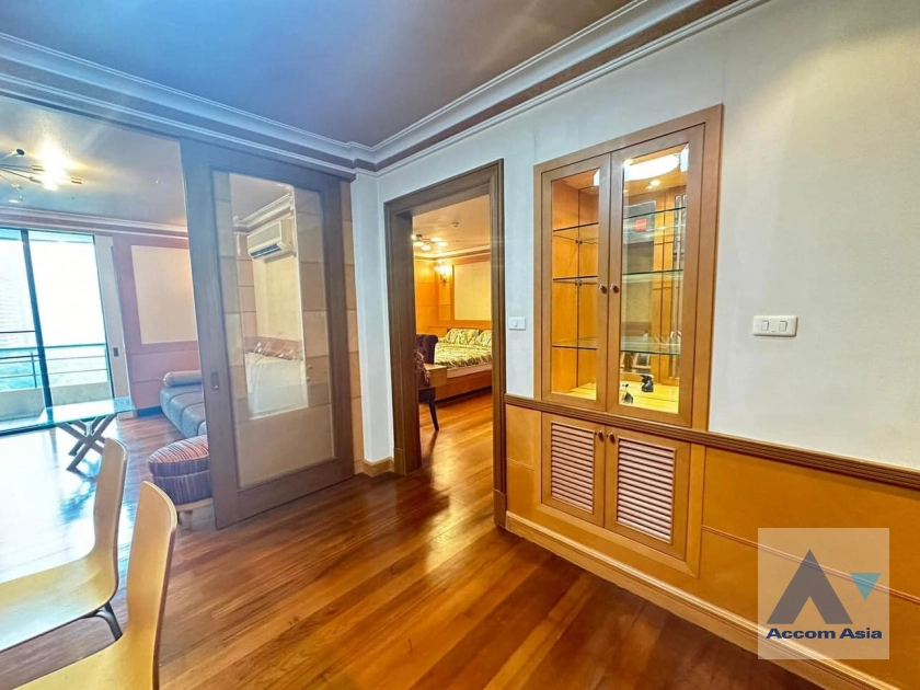 12  2 br Condominium For Sale in Ploenchit ,Bangkok BTS Chitlom at Baan Na Varang AA41052