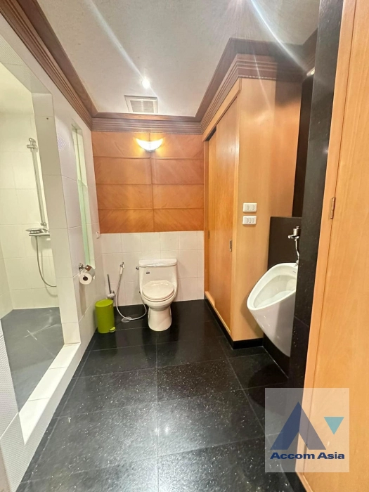 9  2 br Condominium For Sale in Ploenchit ,Bangkok BTS Chitlom at Baan Na Varang AA41052