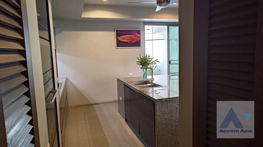 8  3 br Condominium For Sale in Sukhumvit ,Bangkok BTS Ekkamai at Oriental Tower AA41062
