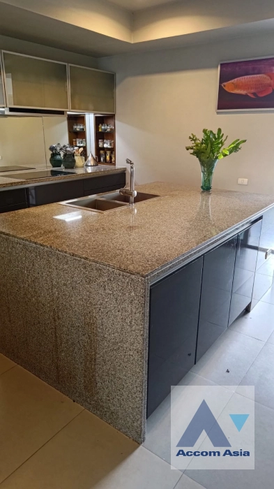 6  3 br Condominium For Sale in Sukhumvit ,Bangkok BTS Ekkamai at Oriental Tower AA41062