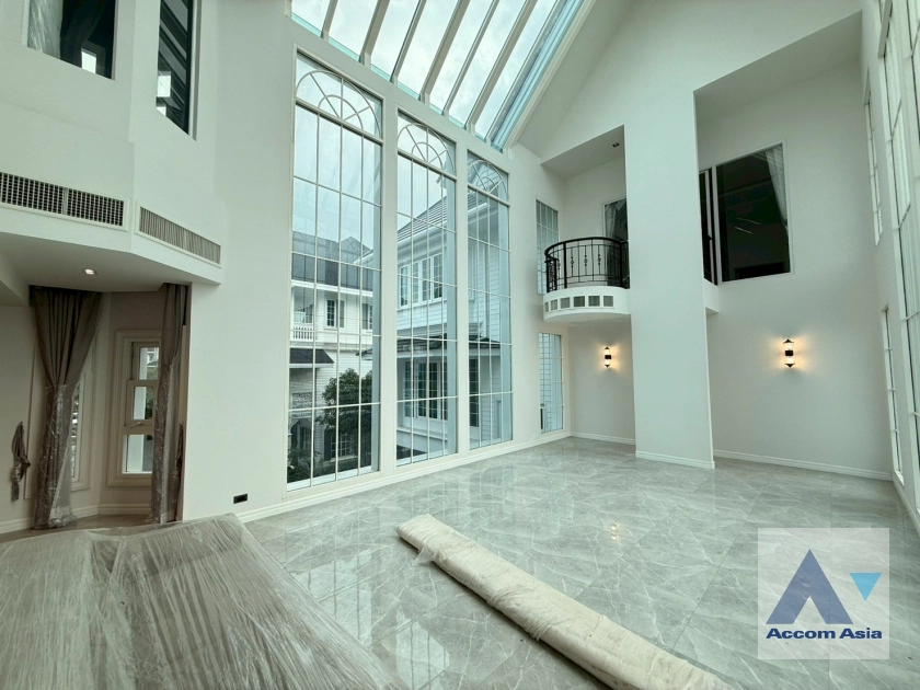 unit 4 Bedrooms  House For Rent & Sale in Bang Na, Bangkok  near BTS Bearing (AA41069)