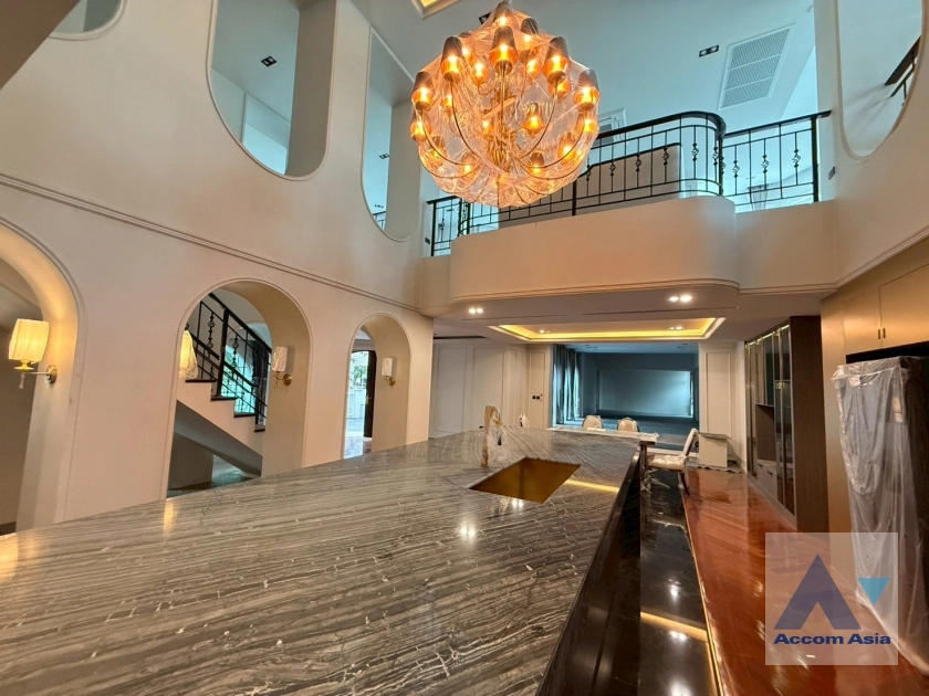 unit 4 Bedrooms  House For Rent & Sale in Bang Na, Bangkok  near BTS Bearing (AA41069)