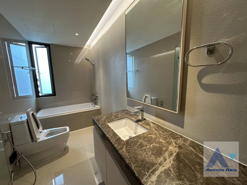 28  3 br Apartment for rent and sale in Sukhumvit ,Bangkok BTS Phrom Phong at High-Rise Serviced Apartment Near The Em District AA41071