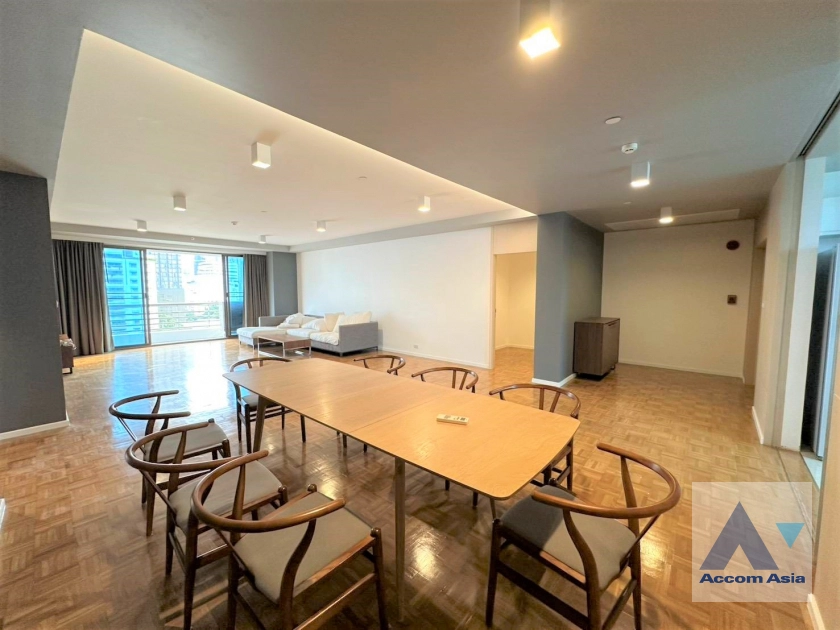  High-Rise Serviced Apartment Near The Em District Apartment  3 Bedroom for Sale & Rent BTS Phrom Phong in Sukhumvit Bangkok