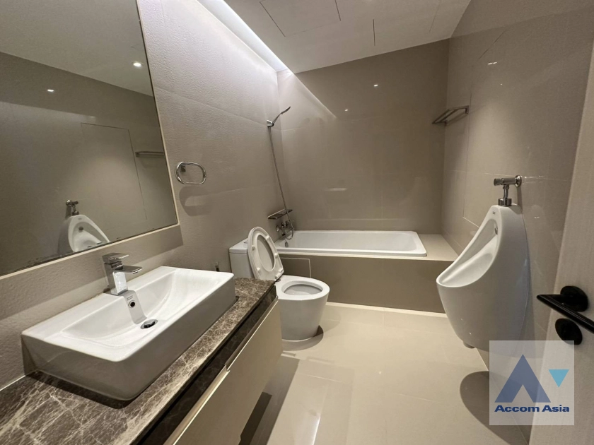 29  3 br Apartment for rent and sale in Sukhumvit ,Bangkok BTS Phrom Phong at High-Rise Serviced Apartment Near The Em District AA41071