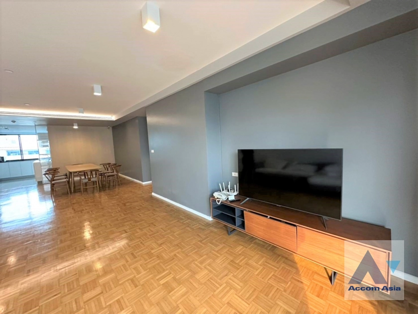 unit 3 Bedrooms  Apartment For Rent & Sale in Sukhumvit, Bangkok  near BTS Phrom Phong (AA41071)