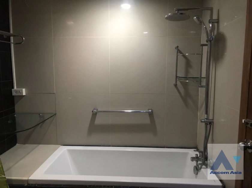 unit 2 Bedrooms  Condominium For Rent in Sukhumvit, Bangkok  near BTS Nana (AA41086)
