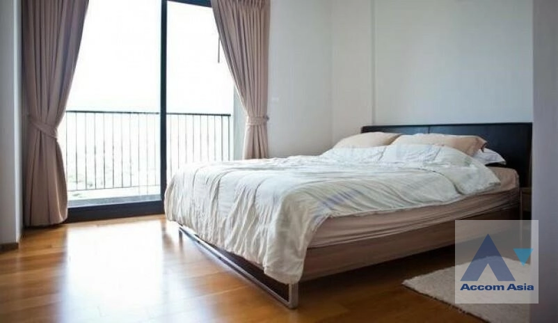 unit 2 Bedrooms  Condominium For Rent in Phaholyothin, Bangkok  near BTS Ari (AA41087)