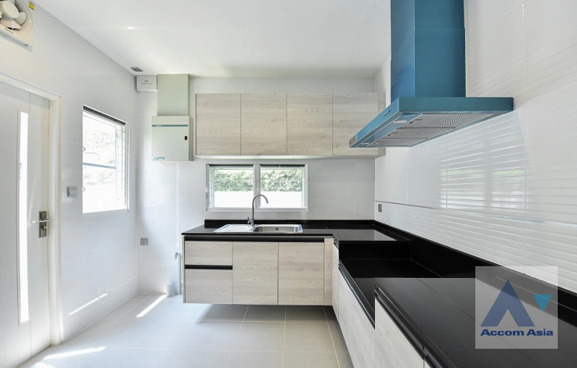 unit 4 Bedrooms  House For Rent in Samutprakan, Samutprakan  (AA41096)