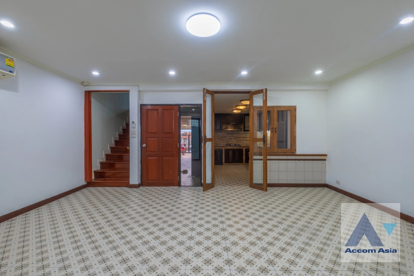  1  3 br Townhouse for rent and sale in Sukhumvit ,Bangkok BTS Ekkamai AA41105