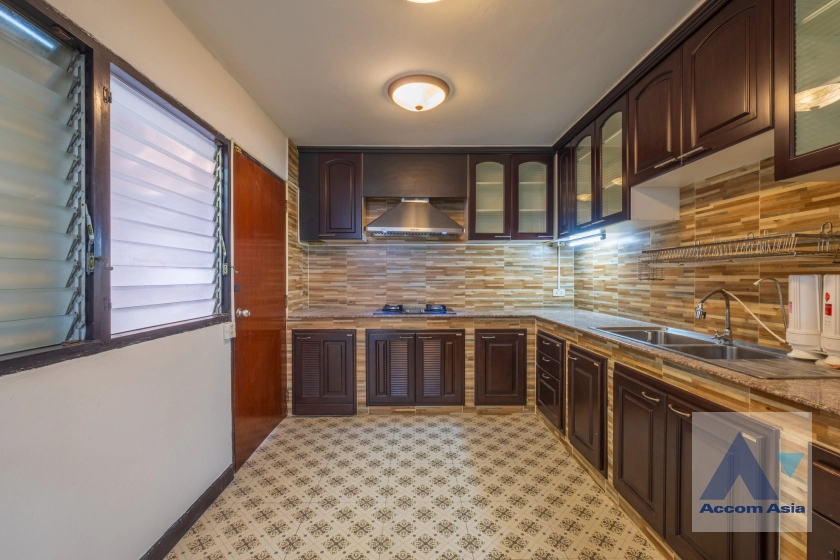 5  3 br Townhouse for rent and sale in Sukhumvit ,Bangkok BTS Ekkamai AA41105