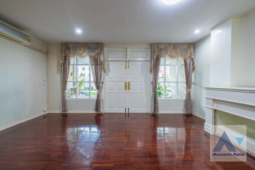 9  3 br Townhouse for rent and sale in Sukhumvit ,Bangkok BTS Ekkamai AA41105