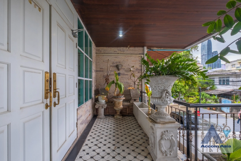 10  3 br Townhouse for rent and sale in Sukhumvit ,Bangkok BTS Ekkamai AA41105