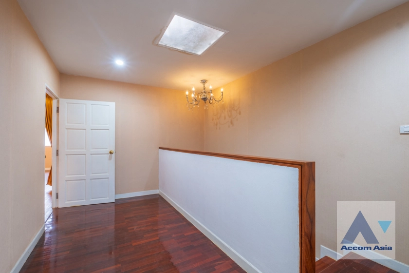 15  3 br Townhouse for rent and sale in Sukhumvit ,Bangkok BTS Ekkamai AA41105