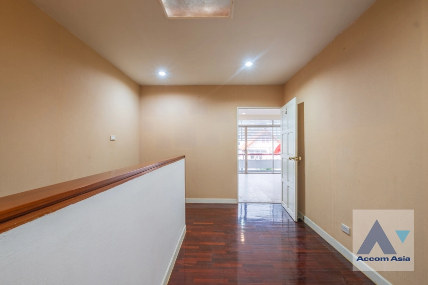 14  3 br Townhouse for rent and sale in Sukhumvit ,Bangkok BTS Ekkamai AA41105