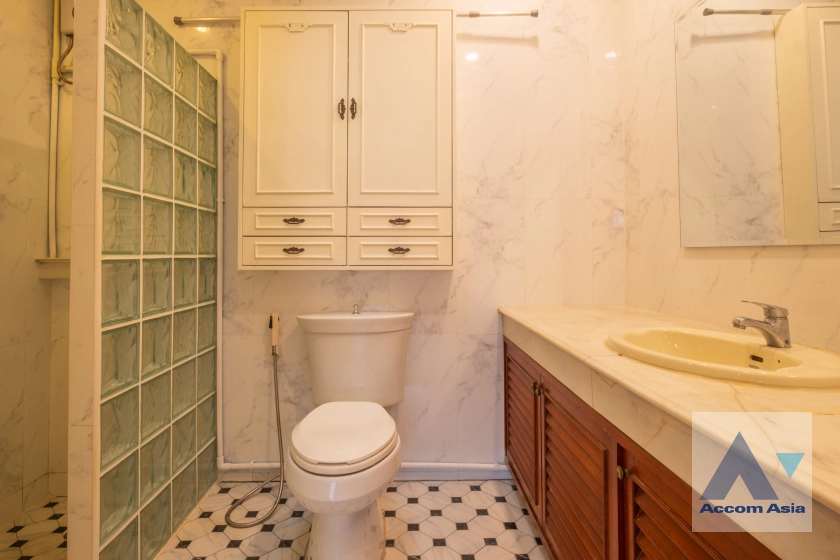 24  3 br Townhouse for rent and sale in Sukhumvit ,Bangkok BTS Ekkamai AA41105