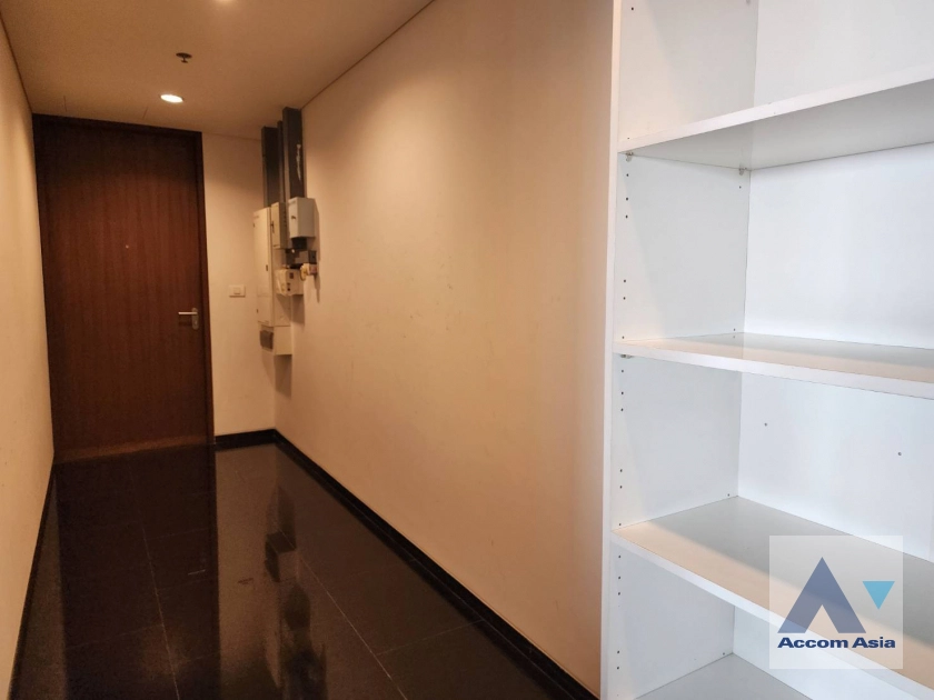 8  3 br Condominium For Rent in Ploenchit ,Bangkok BTS Ratchadamri at Hansar Residence AA41125