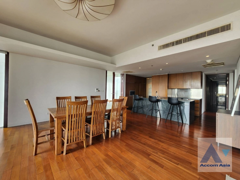 unit 3 Bedrooms  Condominium For Rent in Ploenchit, Bangkok  near BTS Ratchadamri (AA41125)