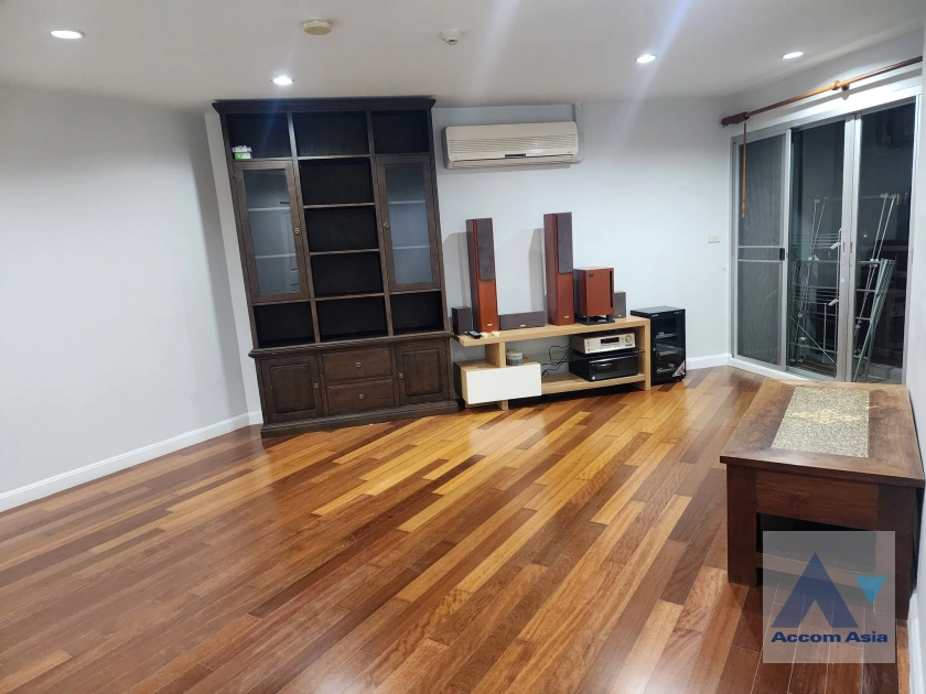 unit 2 Bedrooms  Condominium For Rent & Sale in Sathorn, Bangkok  near BRT Thanon Chan (AA41131)
