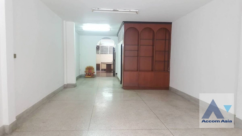 unit 4 Bedrooms  Townhouse For Rent in Ratchadaphisek, Bangkok  near MRT Thailand Cultural Center (AA41151)