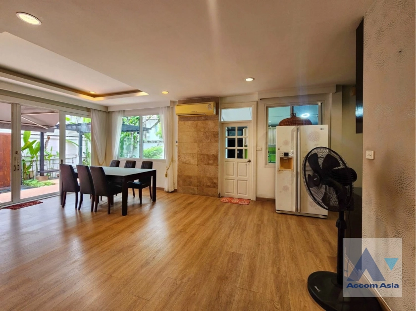 unit 3 Bedrooms  House For Rent & Sale in Lat Phrao, Bangkok  (AA41154)