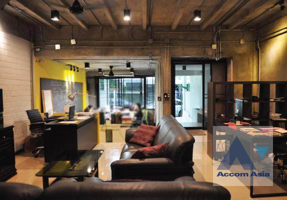 Townhouse For Rent & Sale in Yen Akat, Bangkok Code AA41157