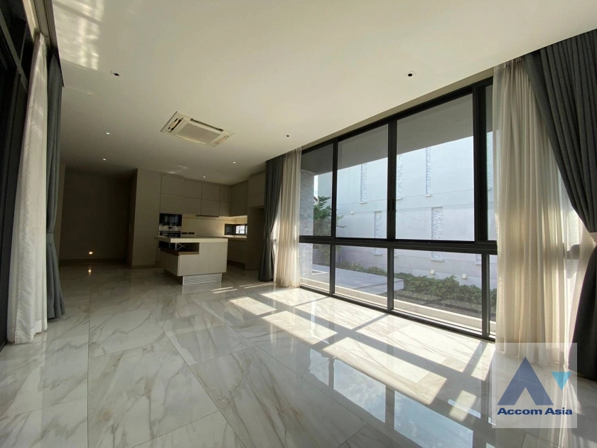 unit 4 Bedrooms  House For Rent & Sale in Sukhumvit, Bangkok  (AA41162)