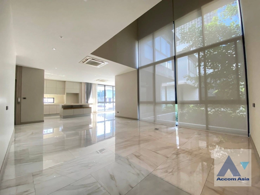 unit 4 Bedrooms  House For Rent & Sale in Sukhumvit, Bangkok  (AA41162)
