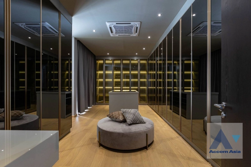 21  5 br House For Sale in Lat Phrao ,Bangkok  AA41171