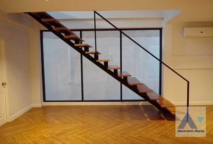  1  4 br House for rent and sale in Sukhumvit ,Bangkok BTS Ekkamai AA41200