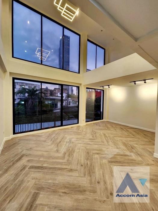  2  4 br House for rent and sale in Sukhumvit ,Bangkok BTS Ekkamai AA41200