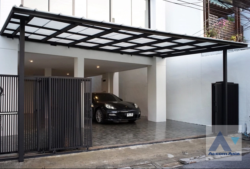 8  4 br House for rent and sale in Sukhumvit ,Bangkok BTS Ekkamai AA41200